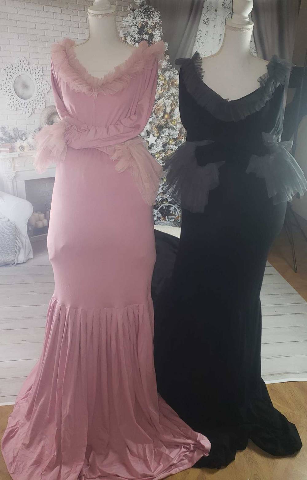2 Robes noir et rose. Matière : jersey et tulle, taille unique, très élastique ! Adaptée aussi bien à une séance photo grossesse que boudoir, si classe ! Idéales séances d'hiver en extérieur. Robes de chez P'tit Style Pour La Photographie