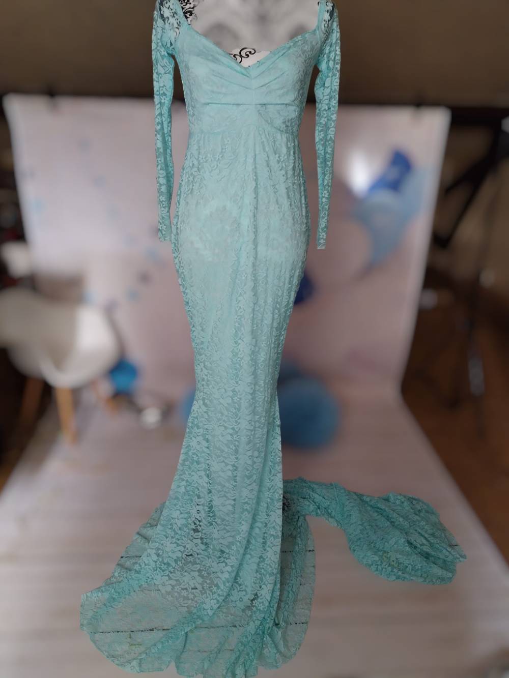 bleue , elle est en dentelle, très élastique avec sa traîne, Taille Unique, provient du site P'tit Style Pour La Photographie. Elle n'a encore jamais été portée