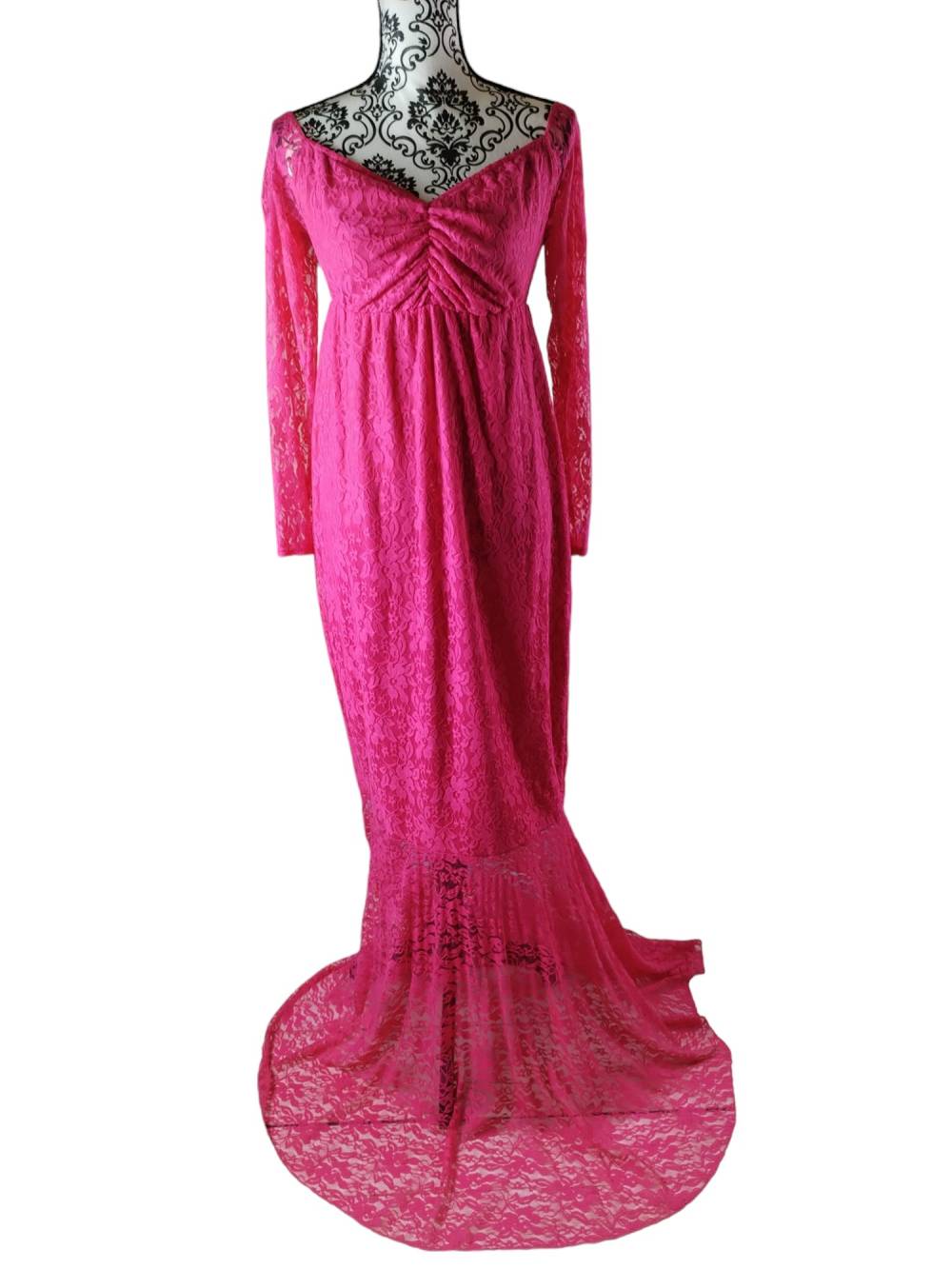 C'est une très belle robe rose longue avec ses manches, taille L