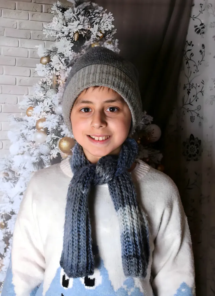 jonah-theme-hiver-portrait-sourire-photographe-dijon.jpg