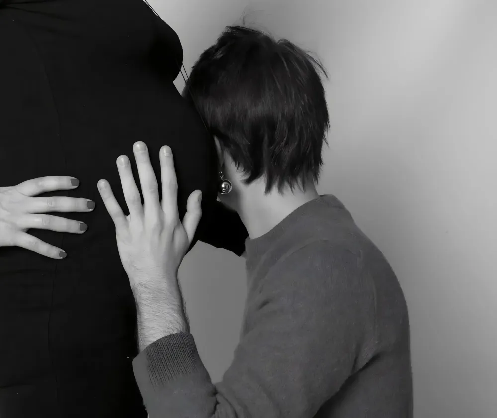 seance-grossesse-couple-ventre-bebe-photographe-dijon.jpg