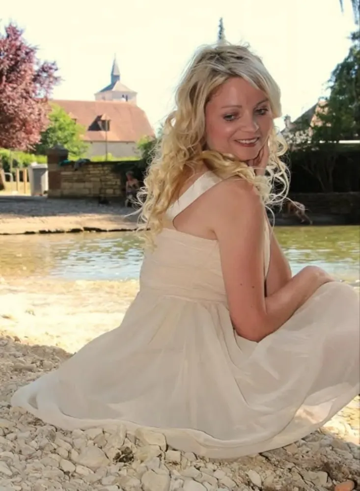 Agnes – portrait d'été au bord de l'eau à Dijon